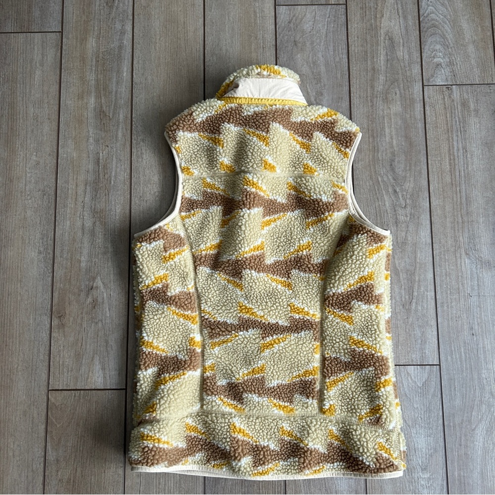 Women’s Patagonia Classic Retro-X Fleece Vest - Picture 2 of 10